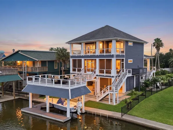 12728 E Conquistador Dr, Galveston, TX 77554