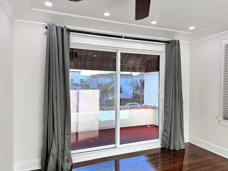 242 1/2 Coronado Ave — Photo 12