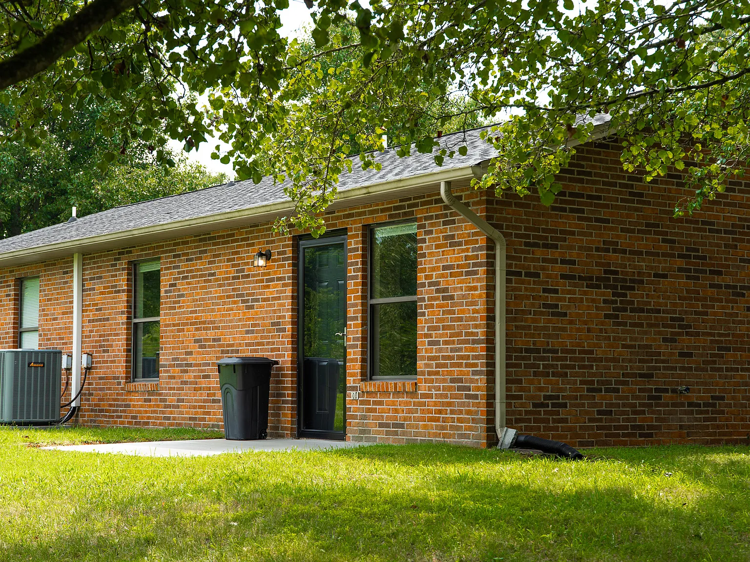1204 Faith Ln — Photo 2