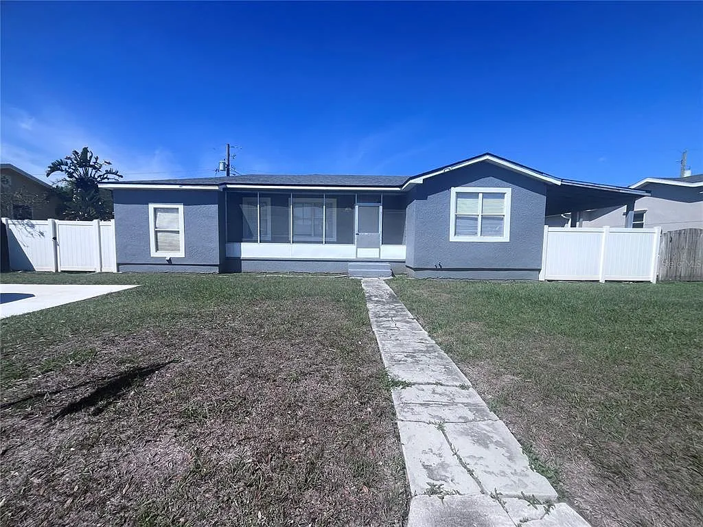 2 bed, 1.0 bath, 1026 sqft, $2,200 — Photo 1