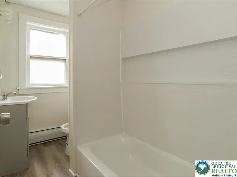 804 Reynolds St — Photo 7