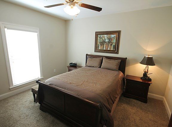 2nd image of 104 Robbins Cir