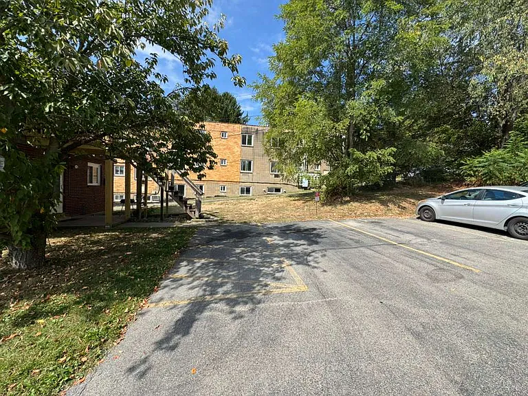 280-282 Moon Clinton Rd #B — Photo 7