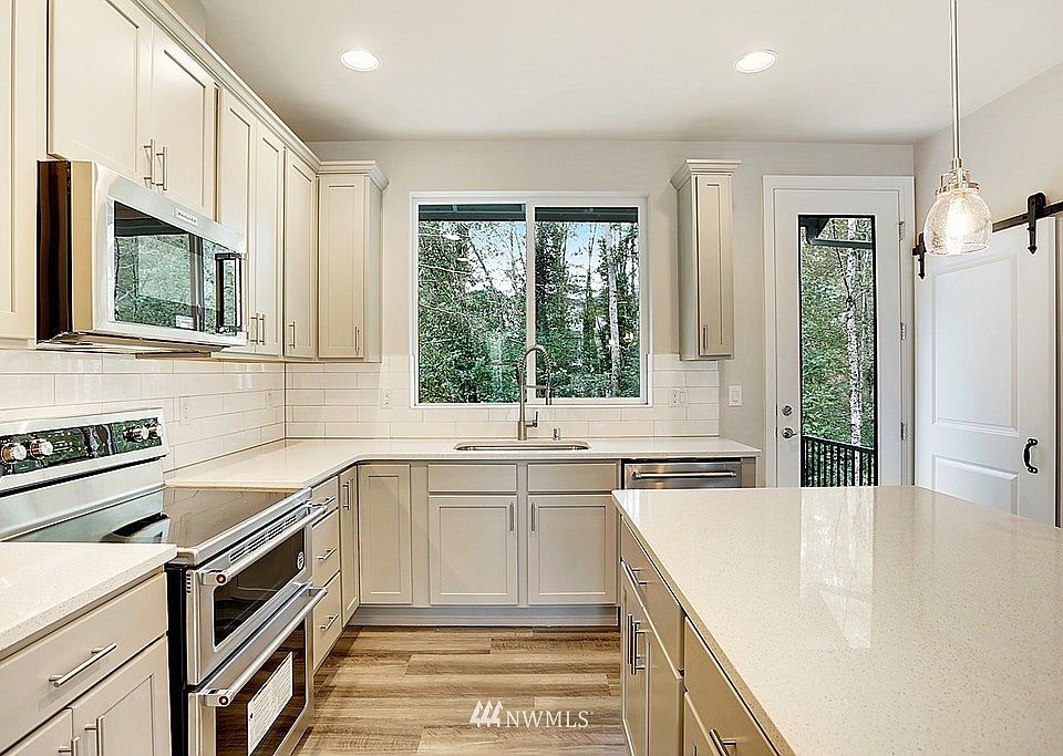 2nd image of 13420 lot 5 Manor Way #A-2