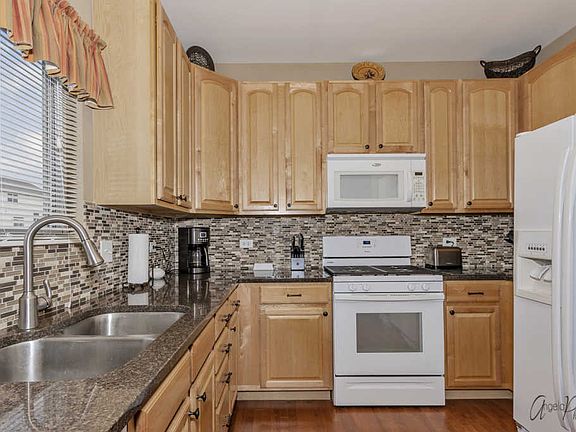 3rd image of 39411 Castleford Ln