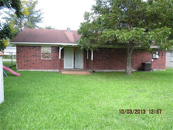 FRONT, BACK AND RIGHT SIDE OF EXTERIOR IS BRICK
