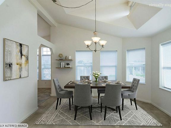 3rd image of 32 Yorkshire Drive