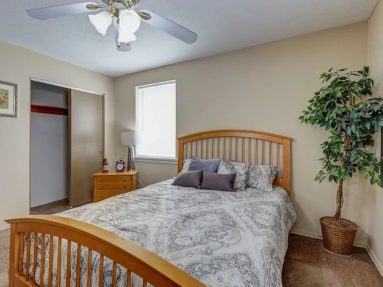 Ellacott Parkway Apartments — Photo 21