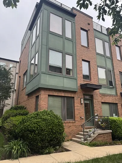 5650 46th Pl — Photo 2
