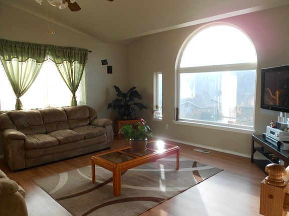 3rd image of 721 S Lexington Pl