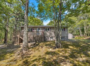 589 Mallard Ln, Bushkill, PA 18324