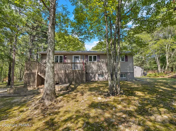589 Mallard Ln, Bushkill, PA 18324