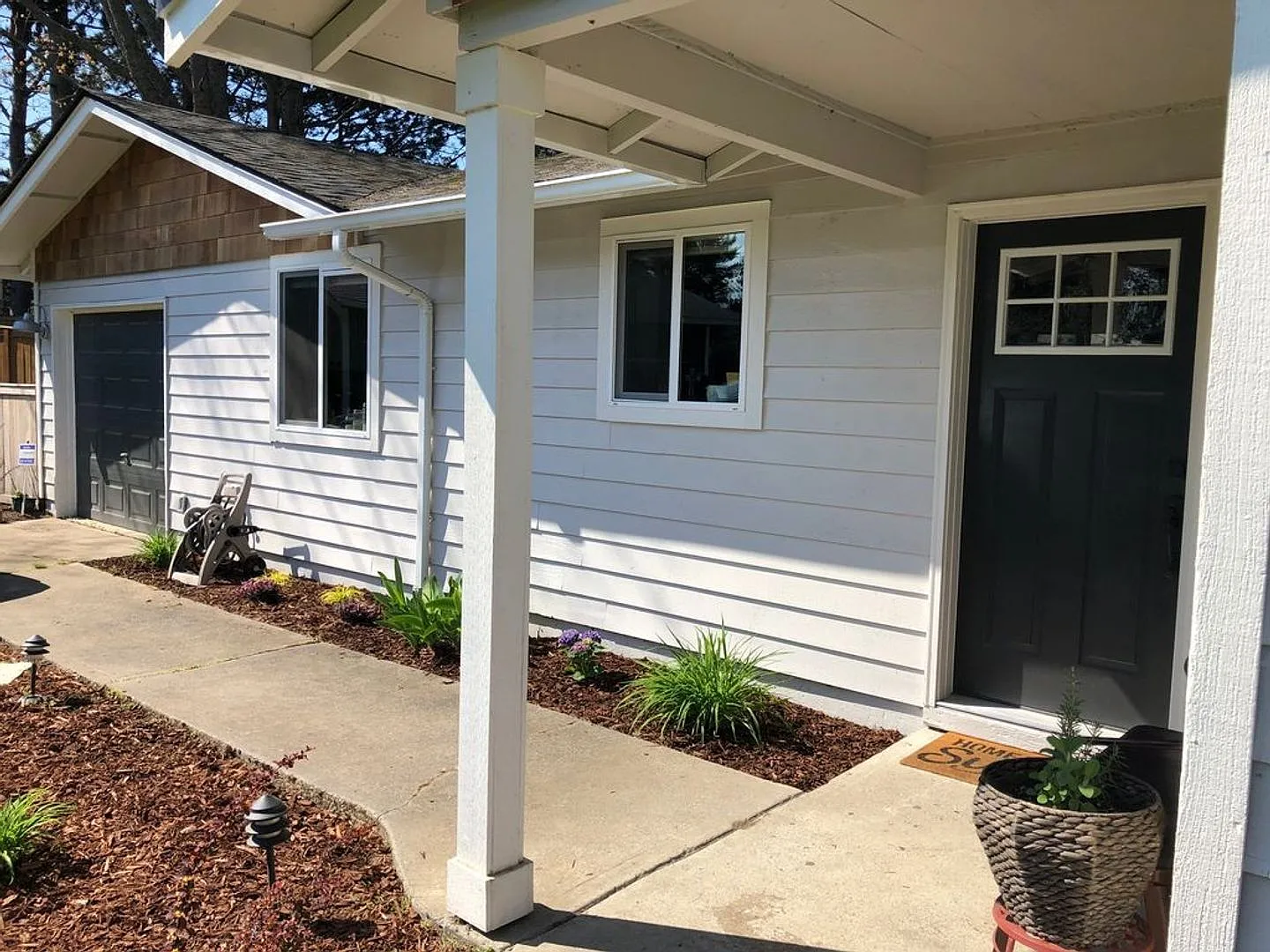 Clean Feel, Open Floorplan — Photo 3