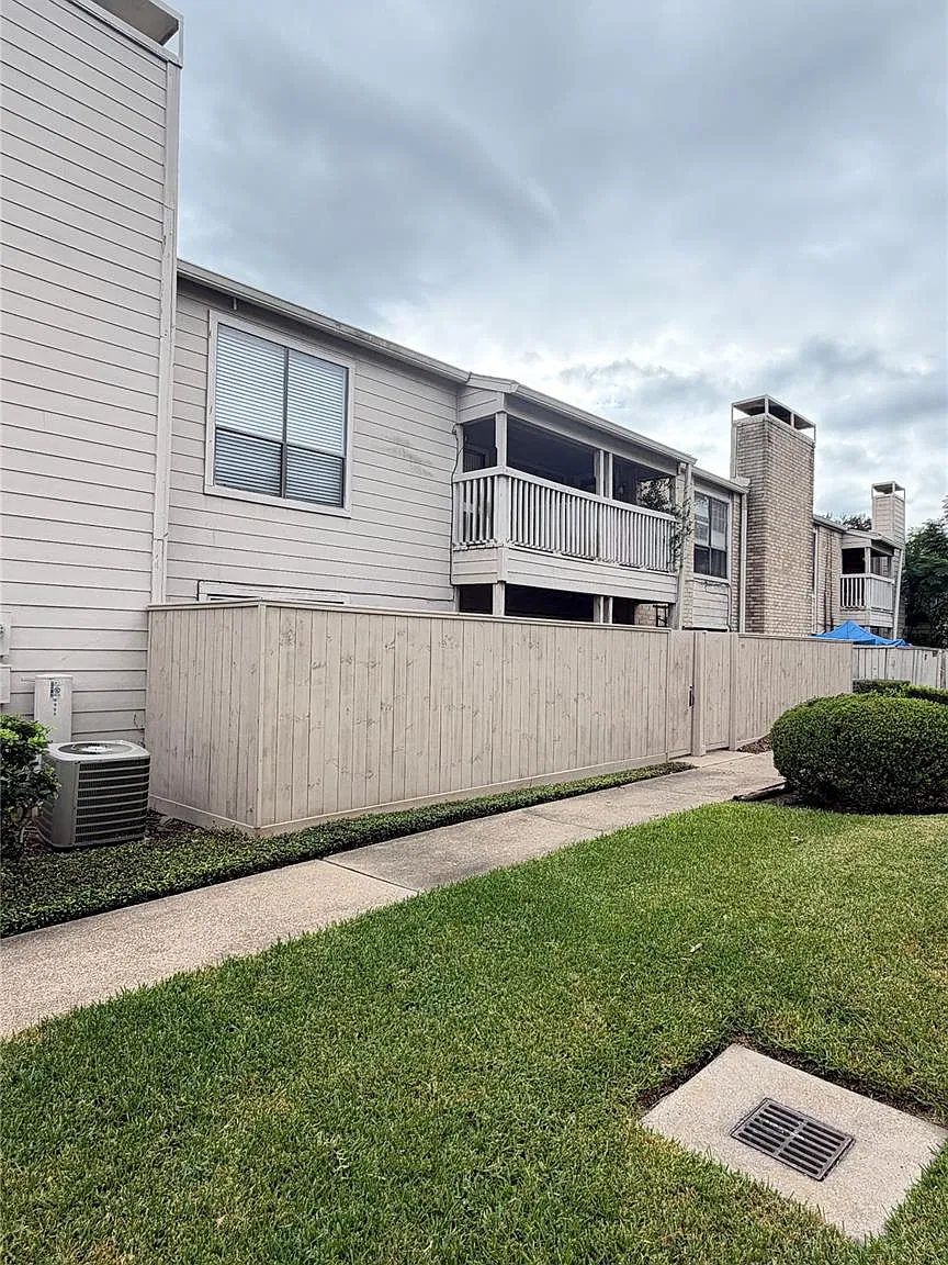 3 bed, 2.5 bath, 1402 sqft, $1,650 — Photo 1