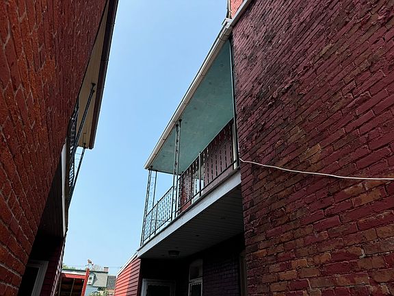 3rd image of 911 Blunston St