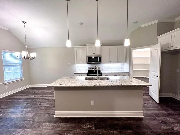 802 Tippit Ln — Photo 4