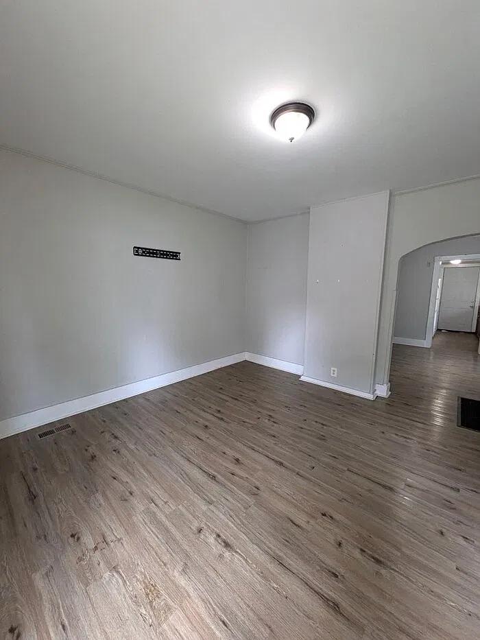 3 bed, 2.0 bath, $800 — Photo 2