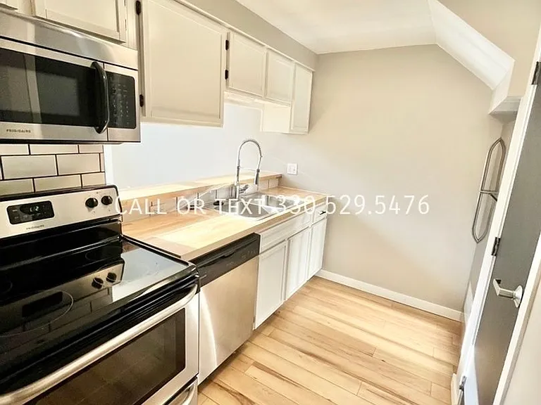 1133 W 9th Street — Photo 82