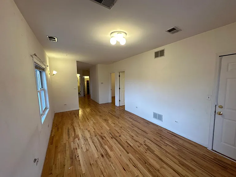 1503 W Nelson St #3R — Photo 5