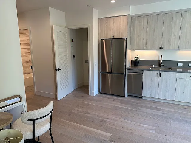 2 bed, 650 sqft, $4,400 — Photo 2