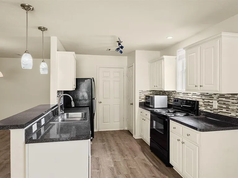 4527 Nueces River Loop — Photo 10