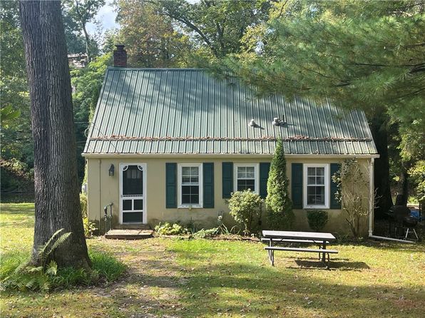 132 Creek Dr, Slippery Rock, PA 16057