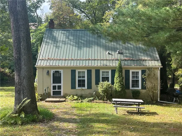 132 Creek Dr, Slippery Rock, PA 16057