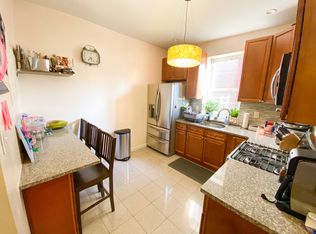 24-48 33rd St #1R, Astoria, NY 11102