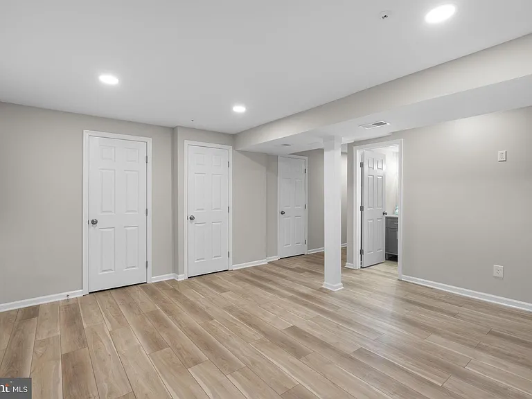 1043 Debbie Ave — Photo 33
