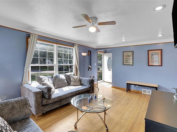 2nd image of 10760 Woodview Blvd