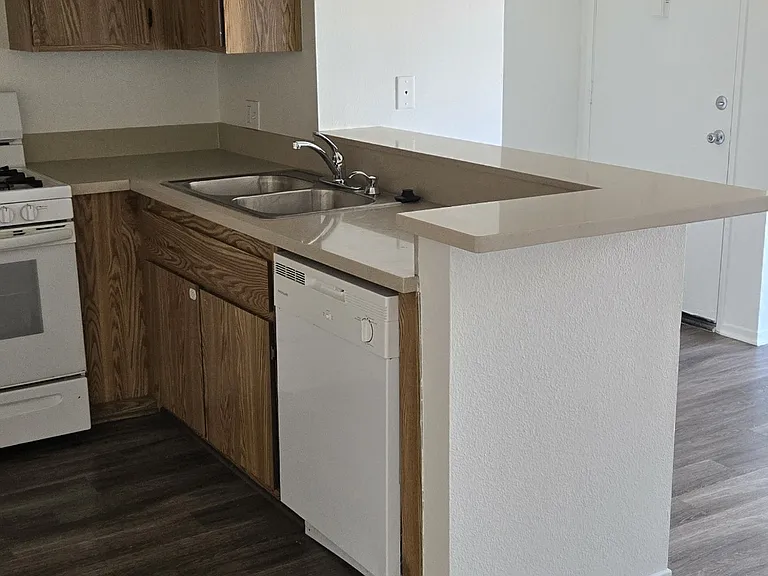 Franklin Luxury Apartments — Photo 37