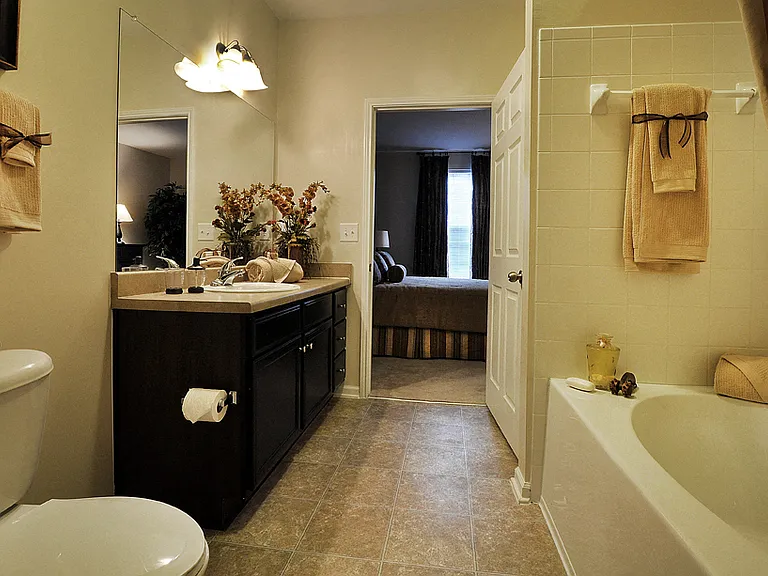 The Pointe at River Glen — Photo 6