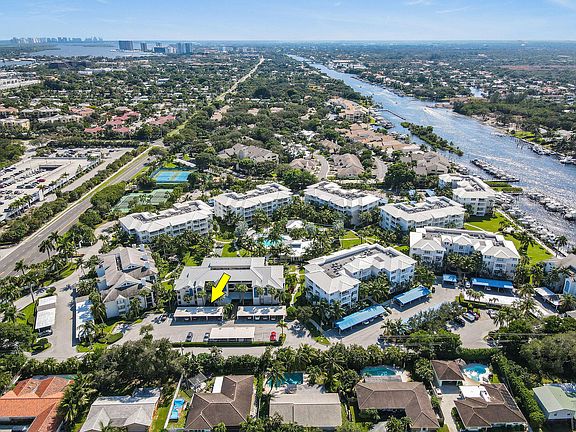 4th image of 212 Bay Colony Dr N