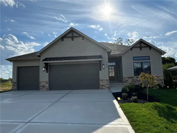 1820 Homestead Dr, Liberty, MO 64068