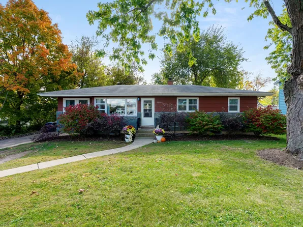 5010 Westwood Dr, McHenry, IL 60051
