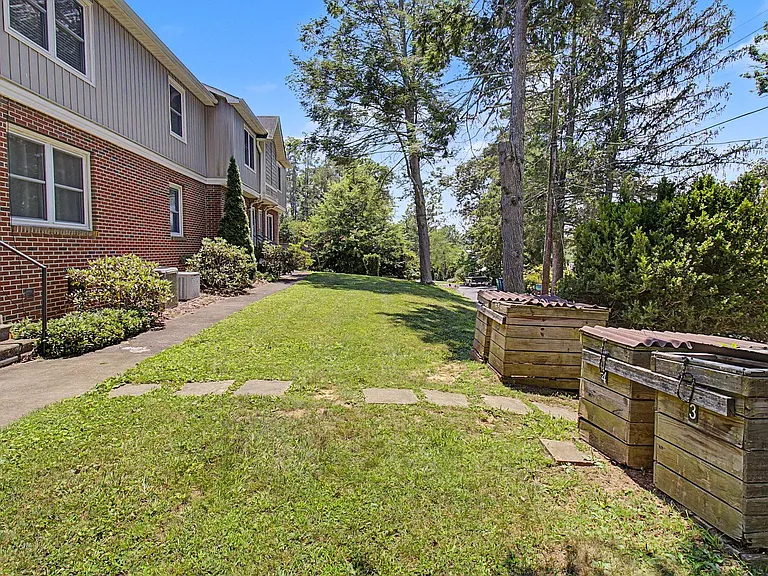 35 Hamburg Dr — Photo 34