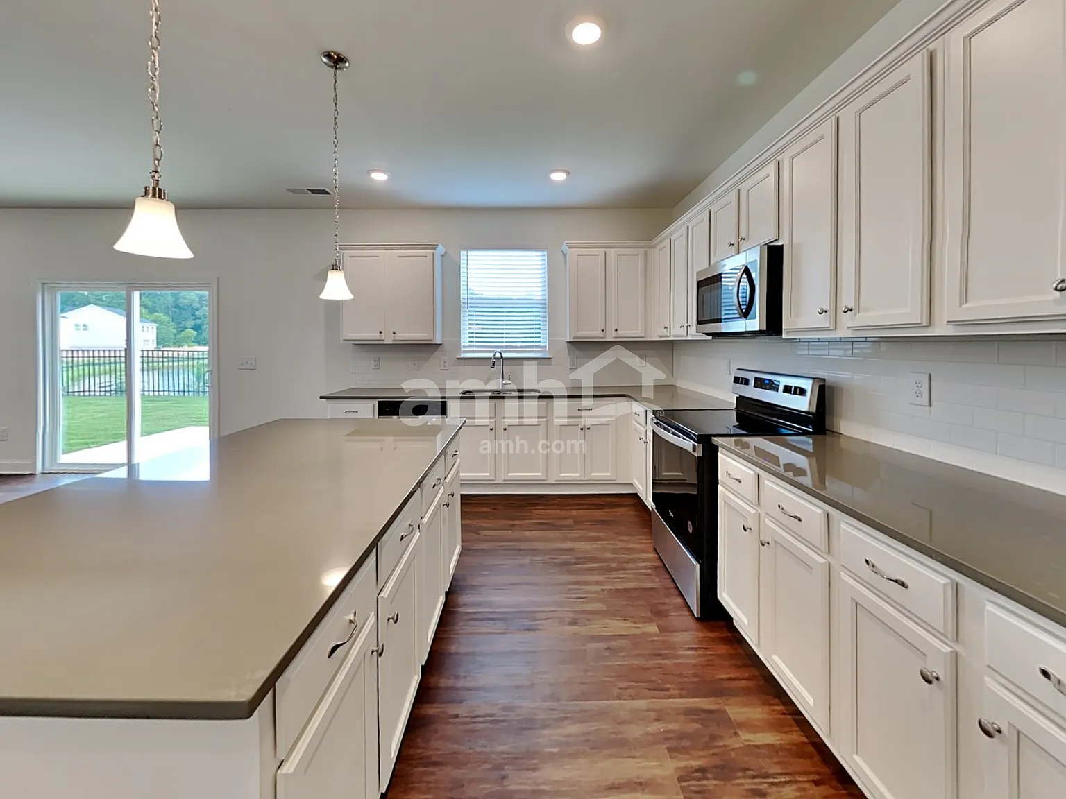 4 bed, 2.5 bath, 2449 sqft, $2,635 — Photo 3