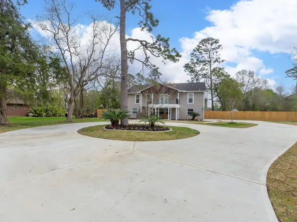 4509 Country Club Dr, Dickinson, TX 77539