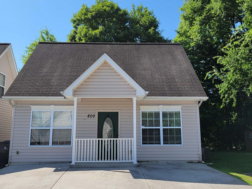1st image of 802 Hazelbrook Way
