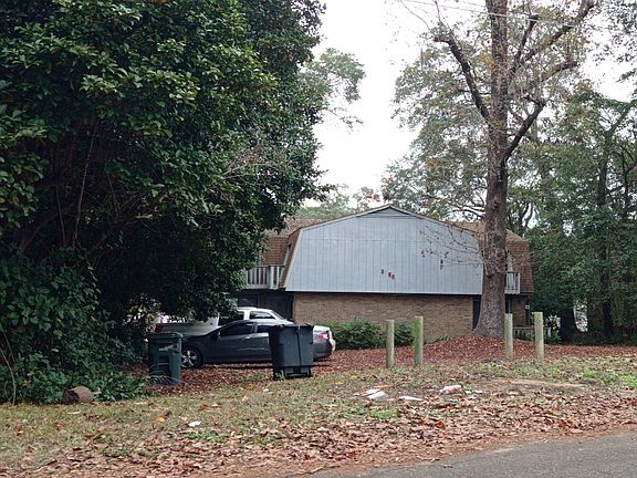 3rd image of 2156 Claremont Ln