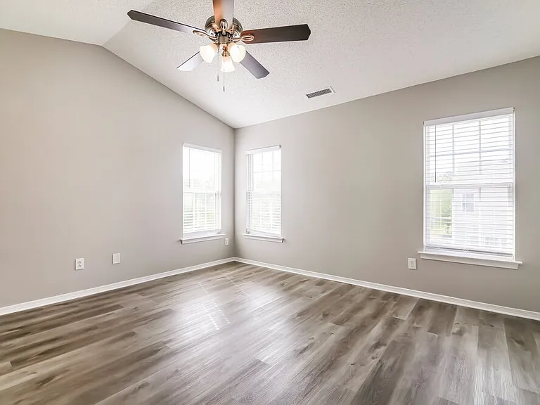 5716 Enoree Ln — Photo 11