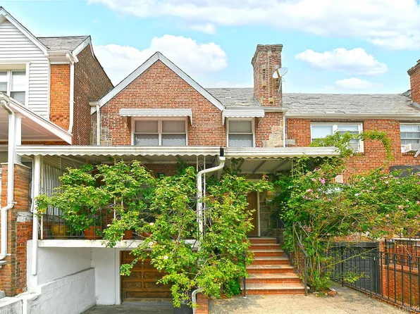 3250 32nd Street, Astoria, NY 11106