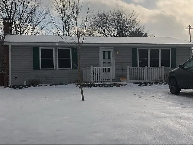 196 Miller St photo 1