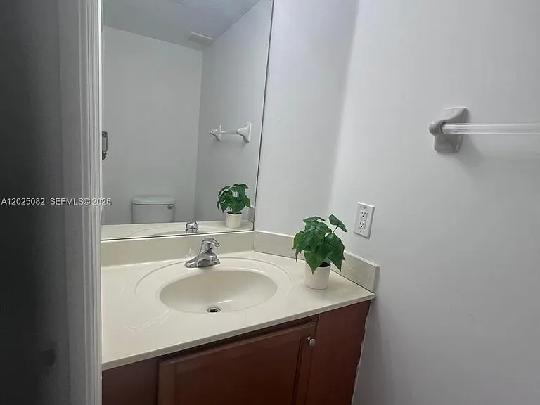 11601 NW 89th St #222 — Photo 31