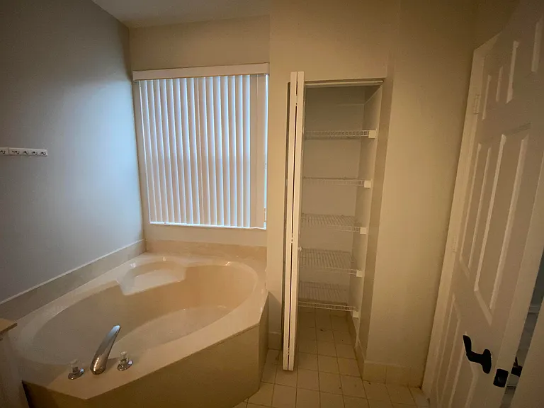 1215 Rosegate Blvd — Photo 22