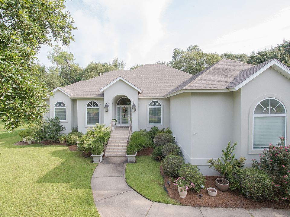1st image of 19 Greenbriar Dr