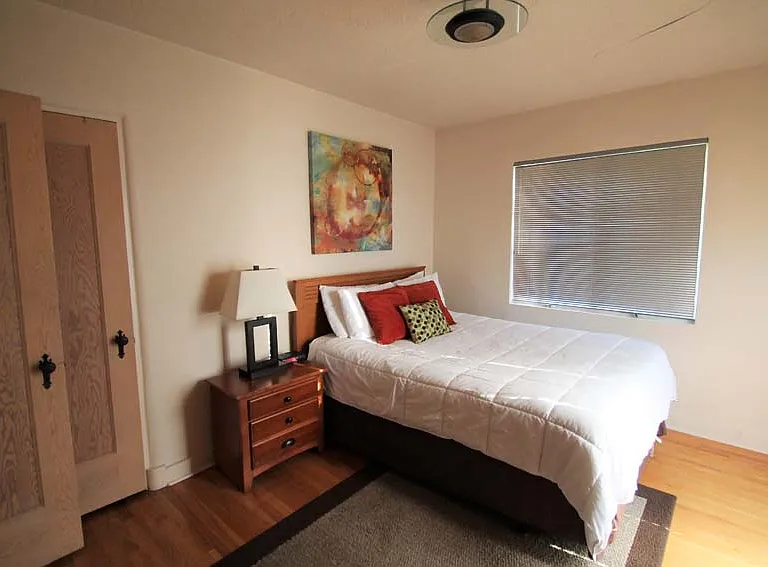 500 Amherst Dr NE — Photo 9