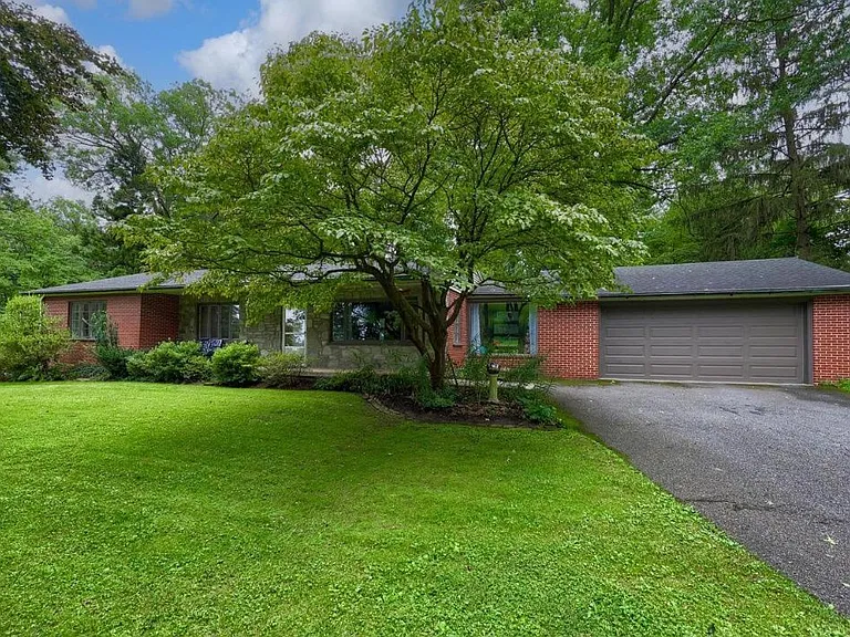 376 Arbor Rd — Photo 4