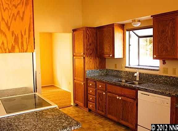 4th image of 826 Mahogany Dr