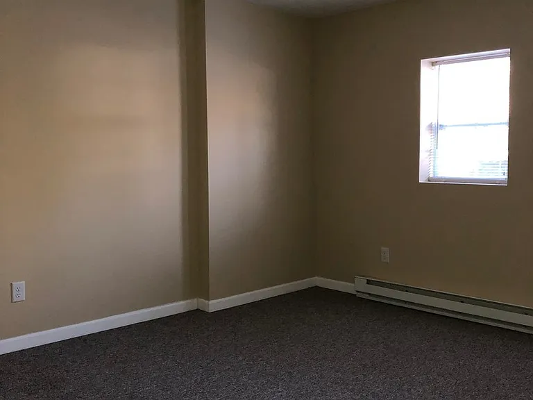 469 Glendale Dr — Photo 6
